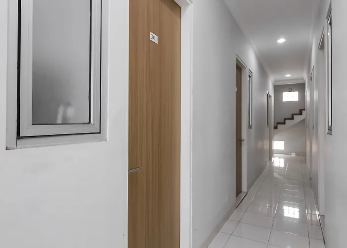 Reddoorz Near Central Park Mall Jakarta